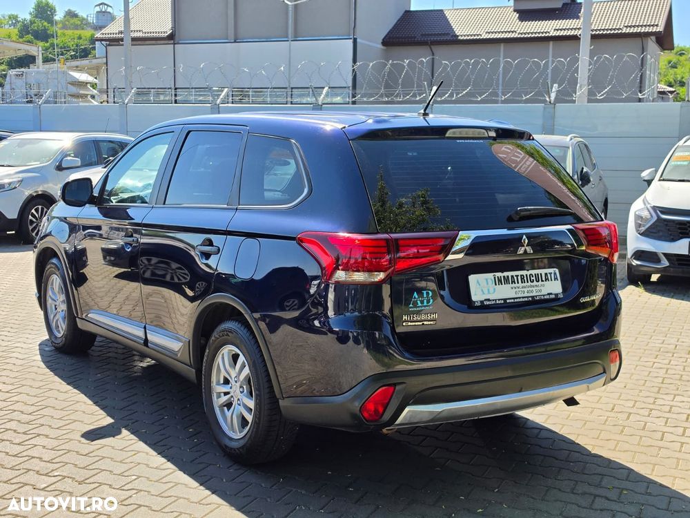 Mitsubishi Outlander - 4