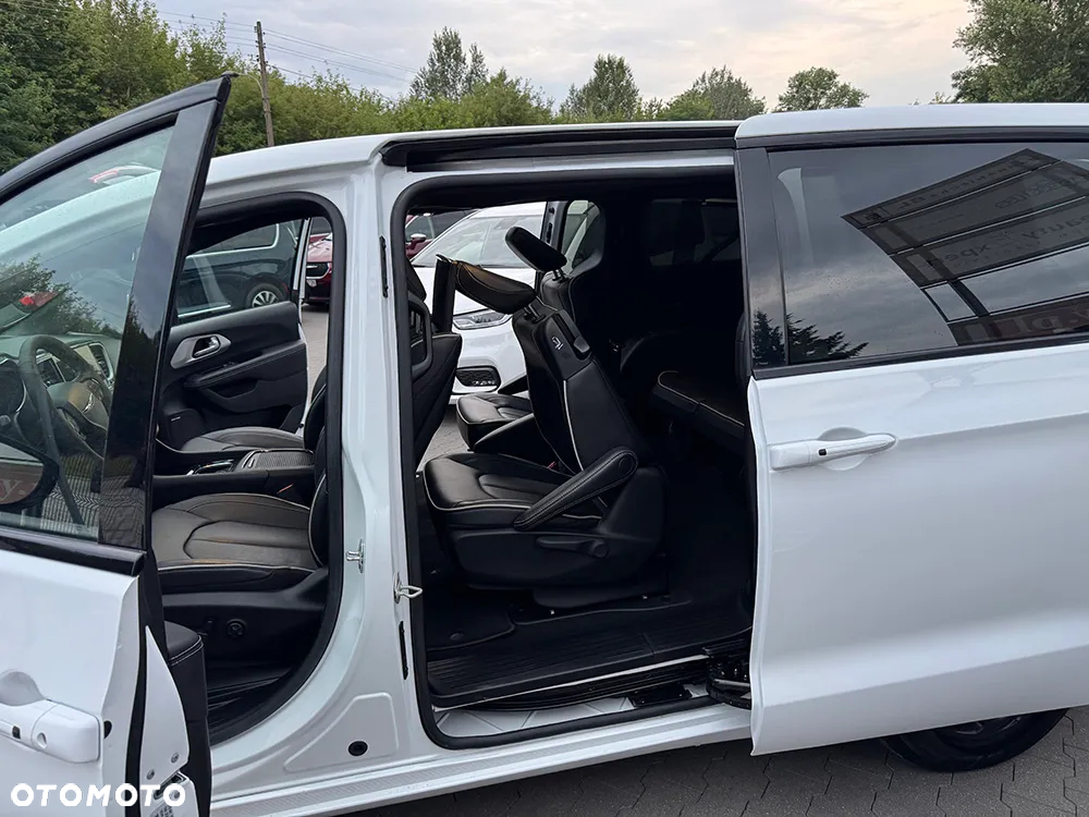 Chrysler Pacifica - 19
