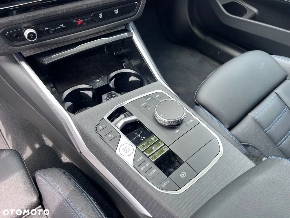 BMW Seria 3 320d xDrive mHEV - 18