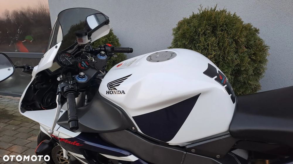 Honda CBR - 33