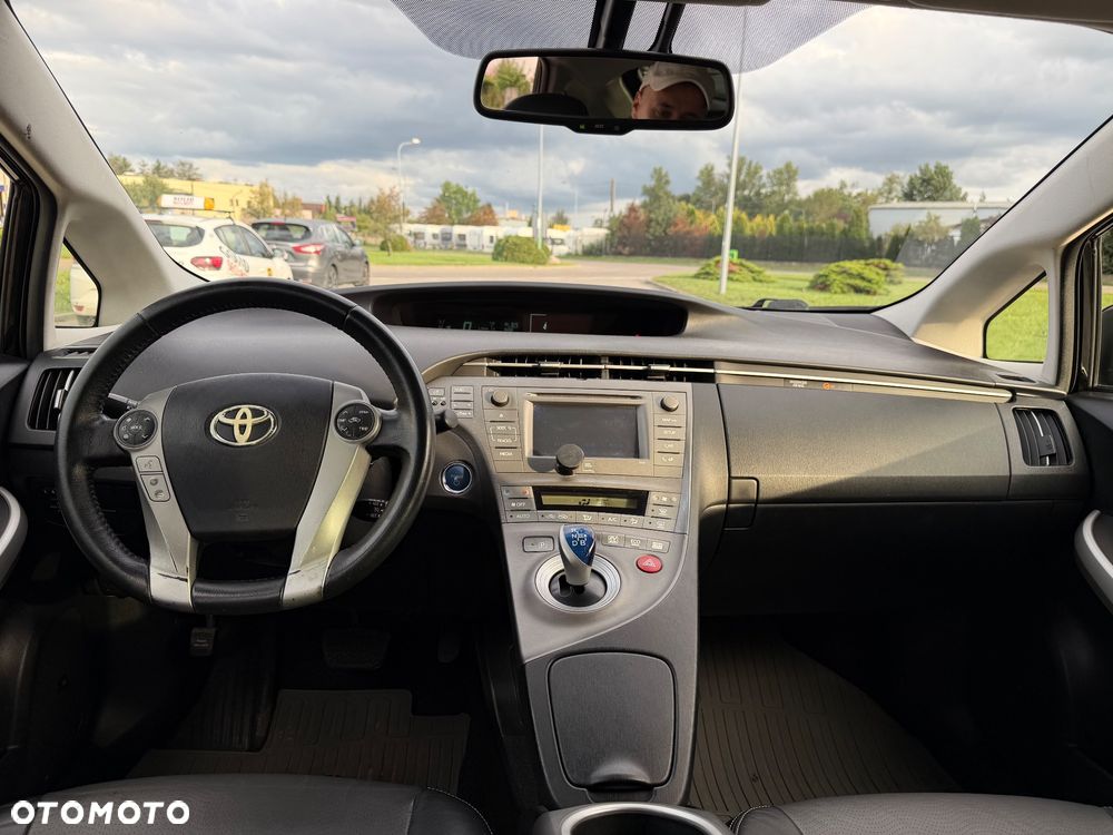 Toyota Prius 1.8 HSD Prestige - 10