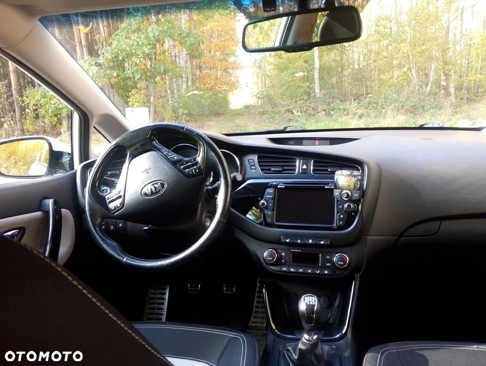 Kia Ceed - 8