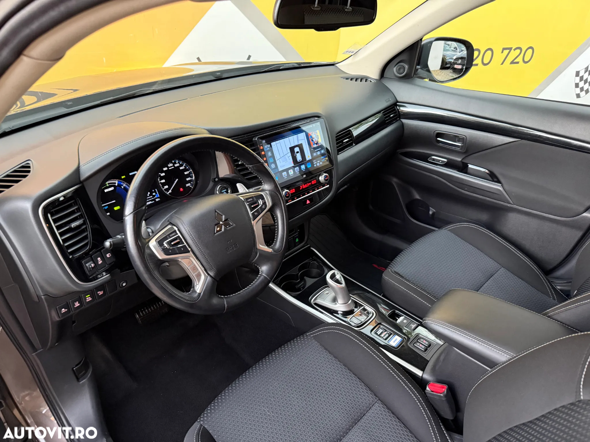 Mitsubishi Outlander 2.4 4WD Plug-In Hybrid - 2