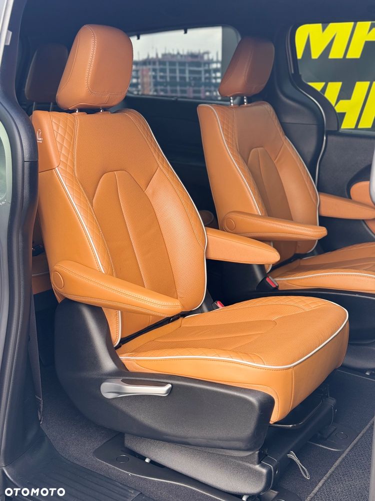 Chrysler Pacifica - 21