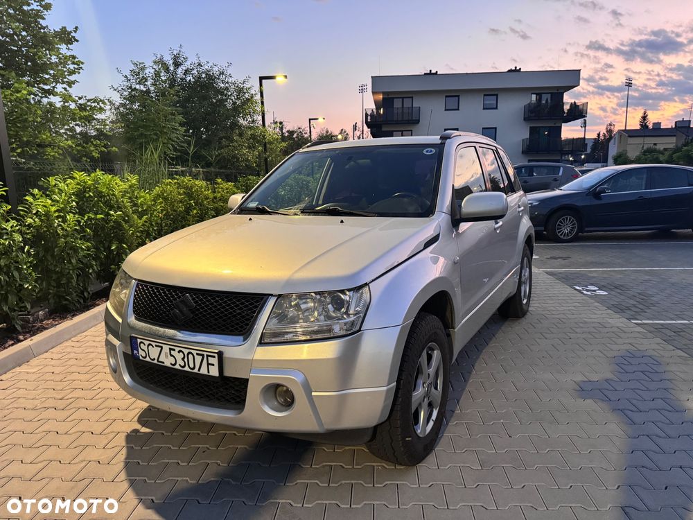 Suzuki Grand Vitara 2.0 Comfort + - 1