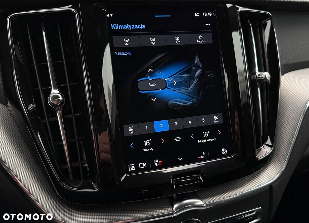 Volvo XC 60 B4 D AWD Plus Dark - 19