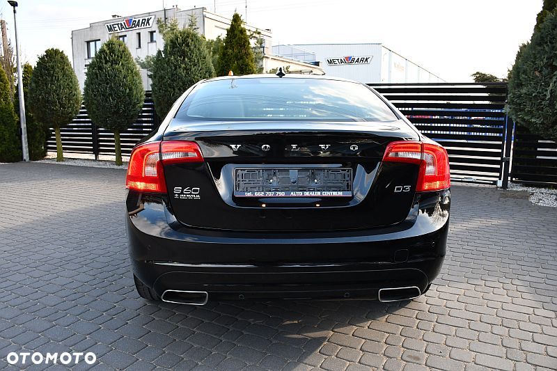 Volvo S60 D3 Geartronic Momentum - 32