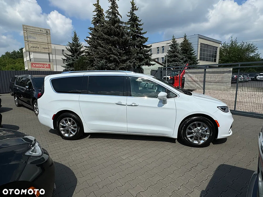 Chrysler Pacifica - 3