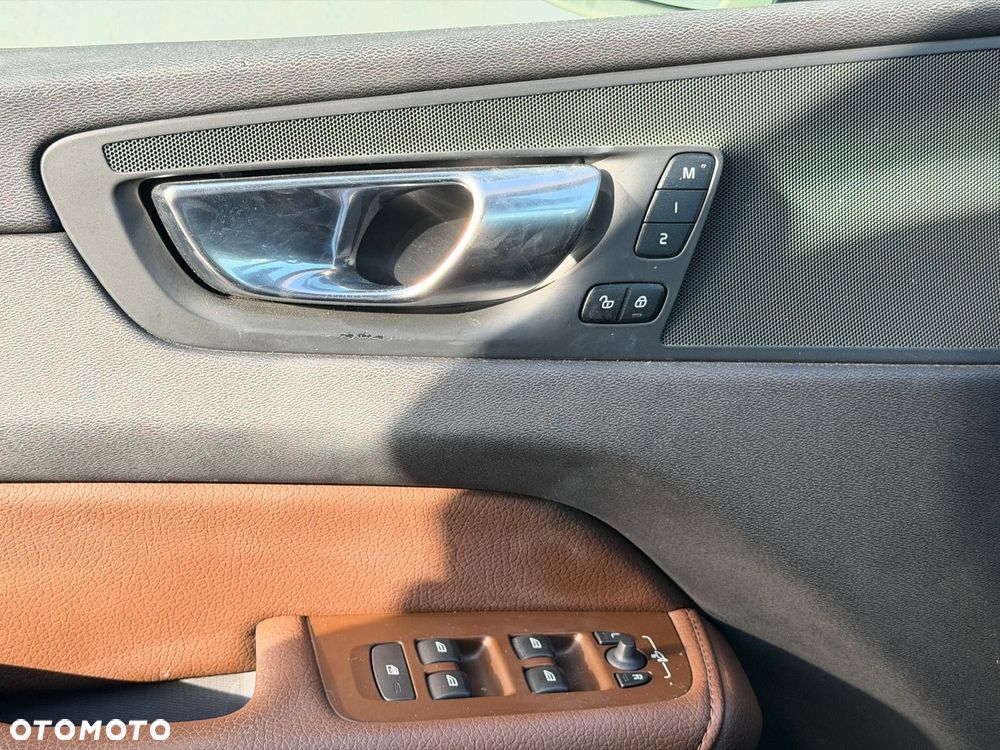 Volvo XC 60 - 21
