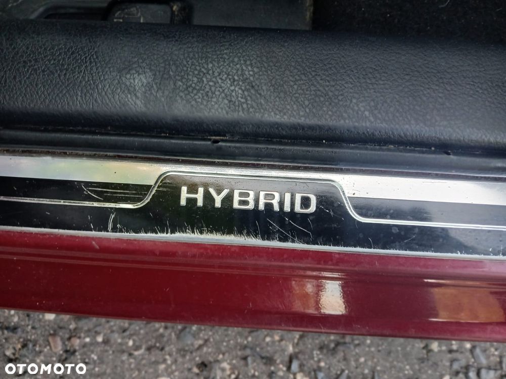 Toyota Yaris Hybrid 100 Selection - 33