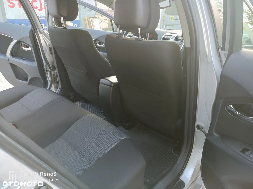 Toyota Avensis 1.8 Sol - 6
