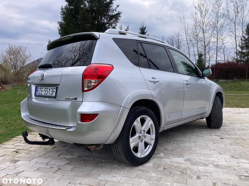 Toyota RAV4 - 4