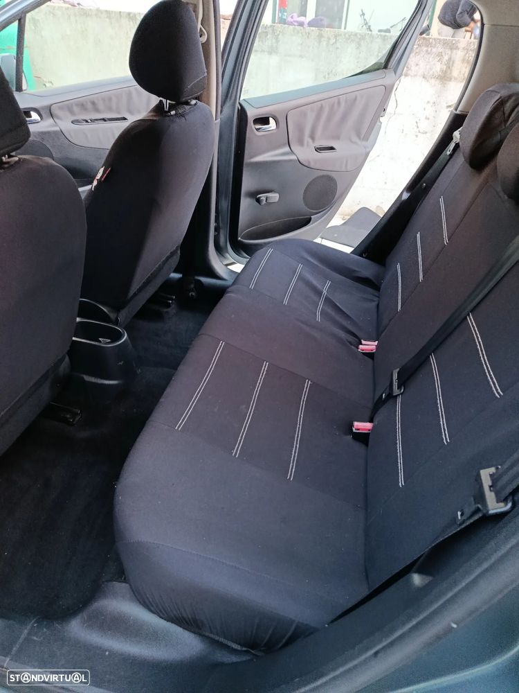 Peugeot 207 1.4 HDi Urban - 13