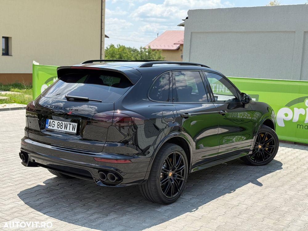 Porsche Cayenne 4.2 L S - 4