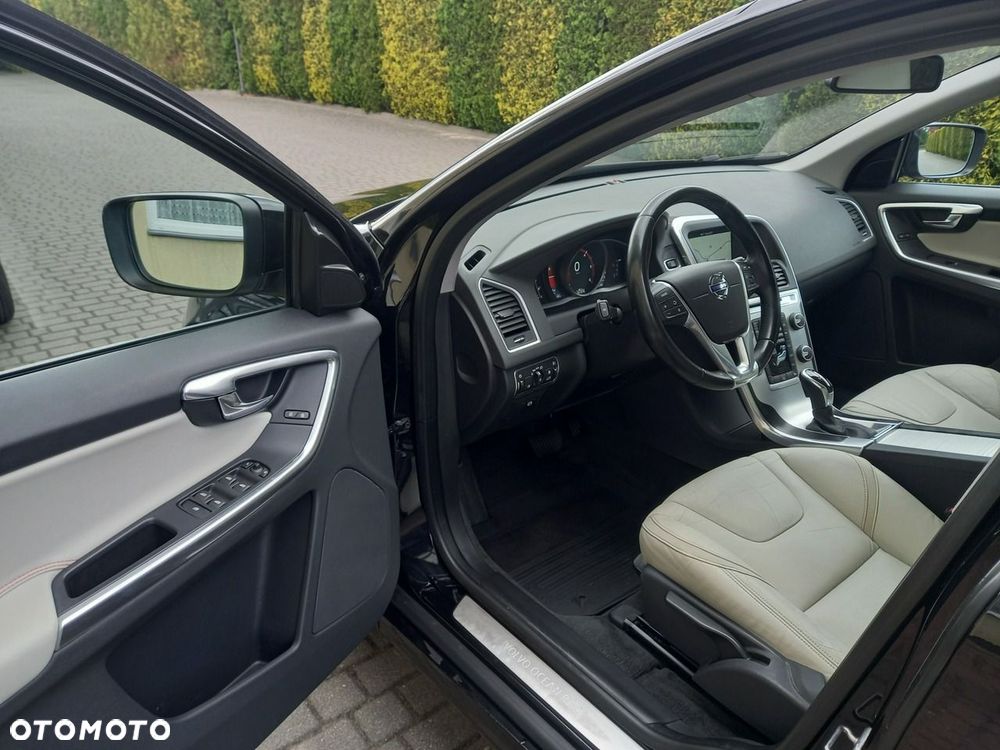 Volvo XC 60 D3 Drive-E Ocean Race - 31
