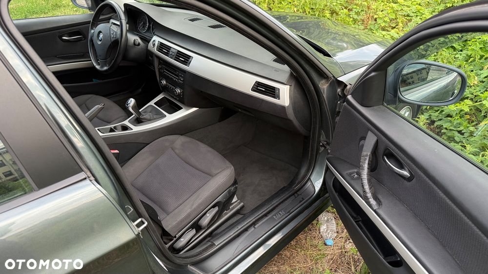 BMW Seria 3 318i - 22