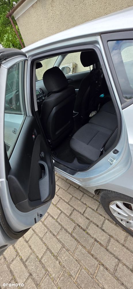 Hyundai i30 1.4 Base + - 7
