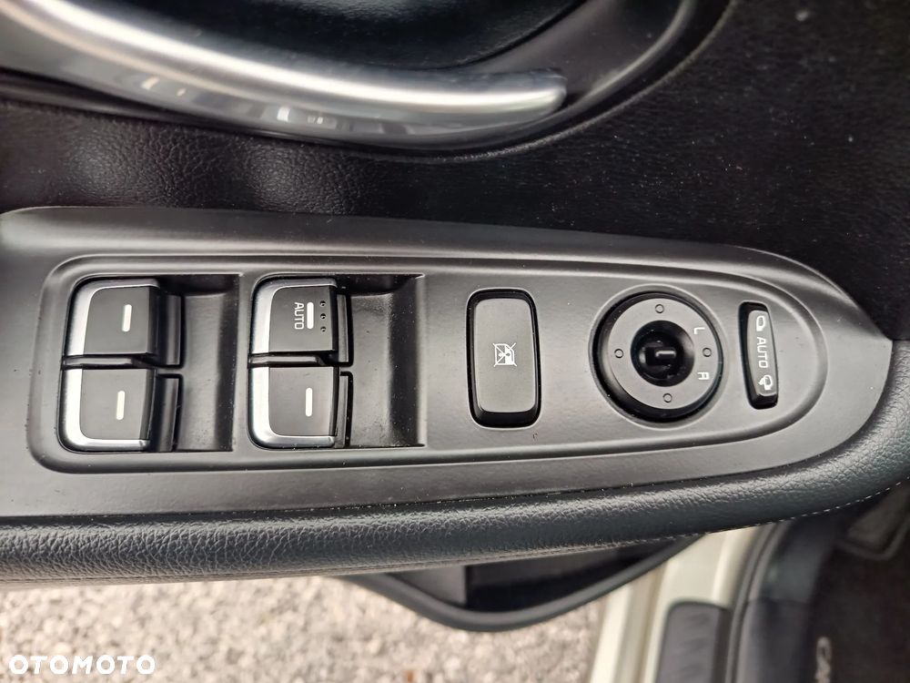 Kia Carens 1.6 GDI Fifa World Cup Edition - 27