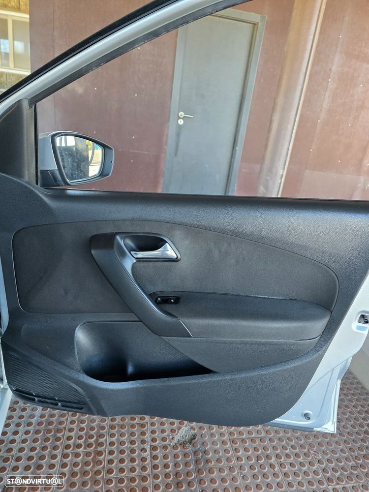 VW Polo 1.6 TDI Highline - 9