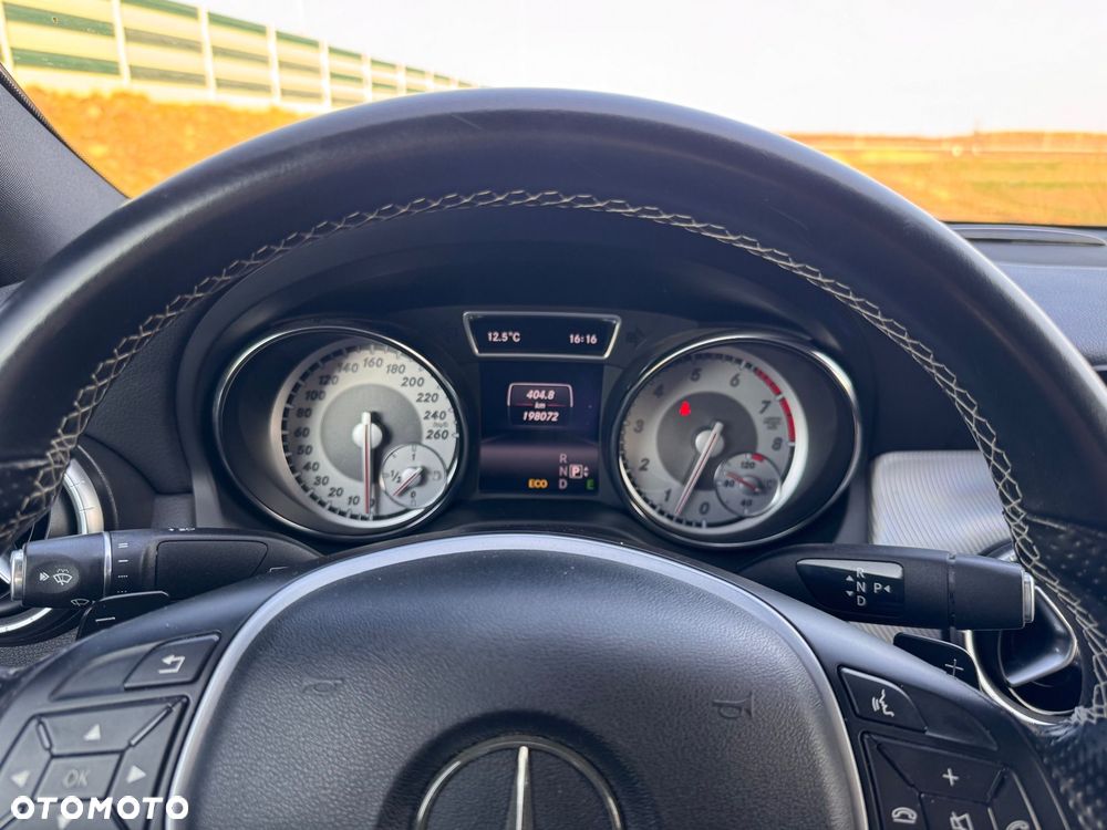 Mercedes-Benz CLA 200 7G-DCT Urban - 40