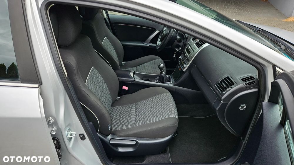 Toyota Avensis 1.6 Comfort - 17