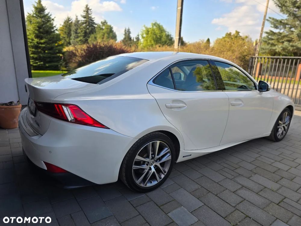 Lexus IS 300h Elegance - 13