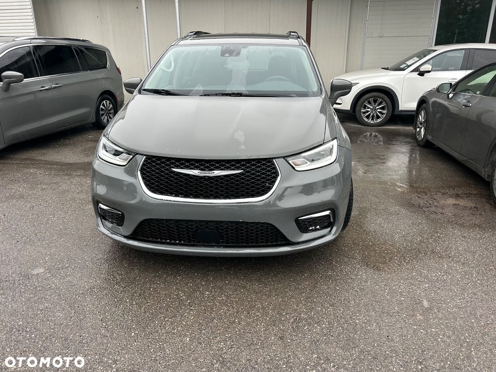 Chrysler Pacifica - 2