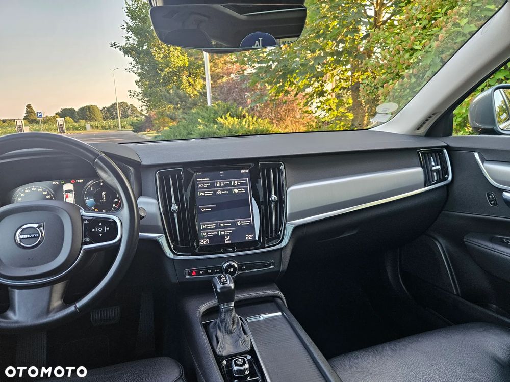 Volvo V90 D3 Geartronic Momentum Pro - 28