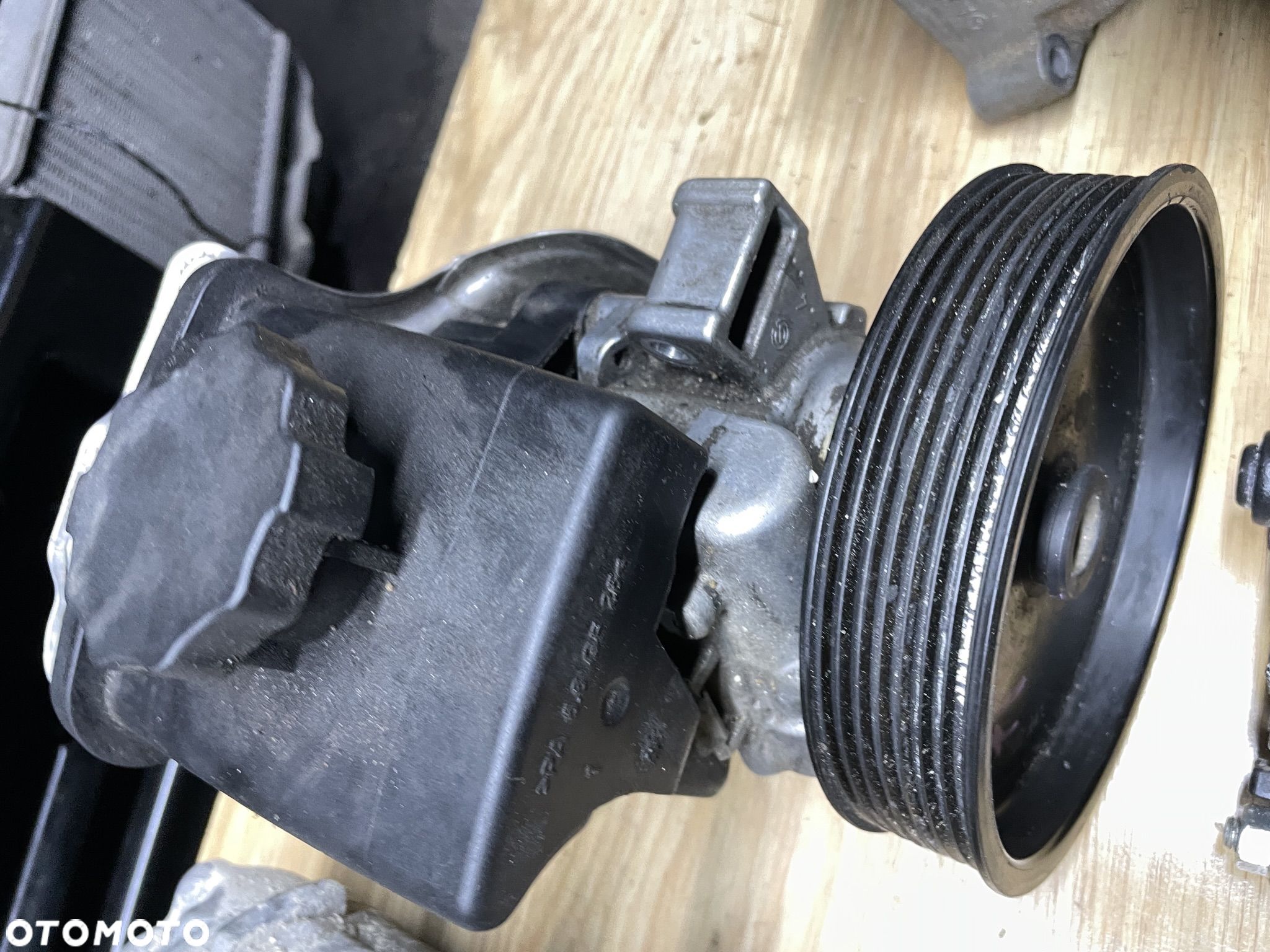 mercedes 1,8 m271 pompa  wspomagania 7pk - 1