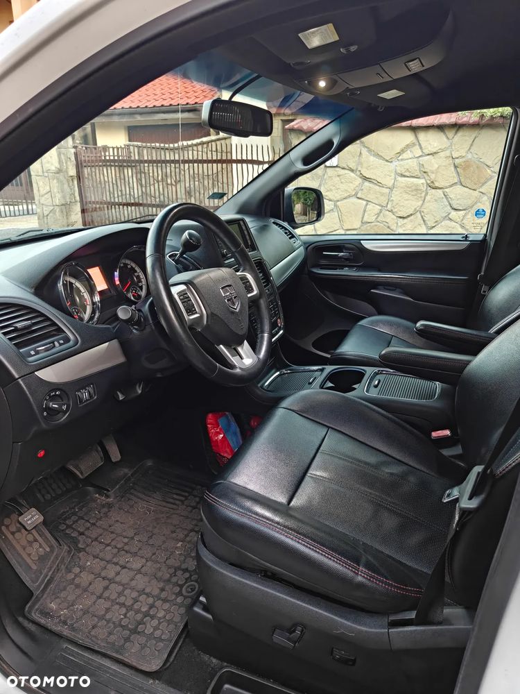 Dodge Grand Caravan 3.6 R/T - 9