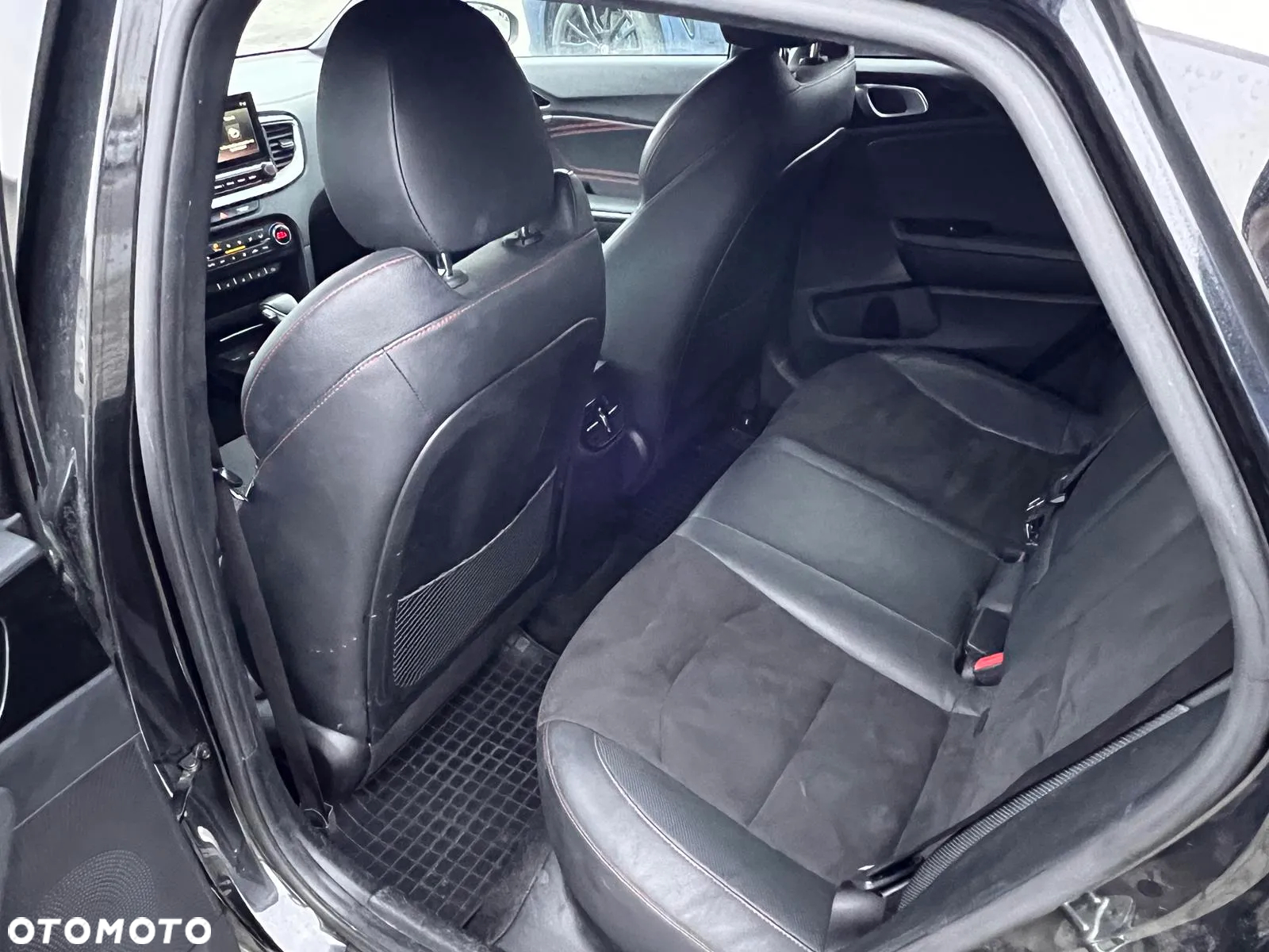 Kia ProCeed 1.6 T-GDI GT DCT - 27