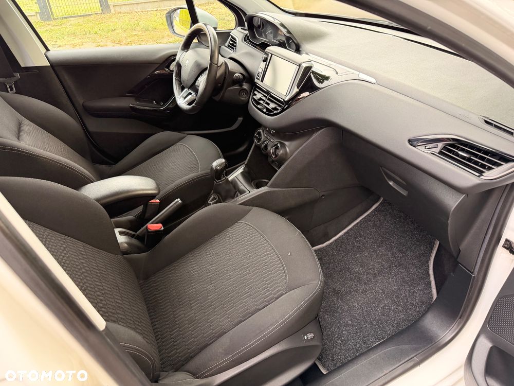 Peugeot 208 PureTech 82 Allure - 16