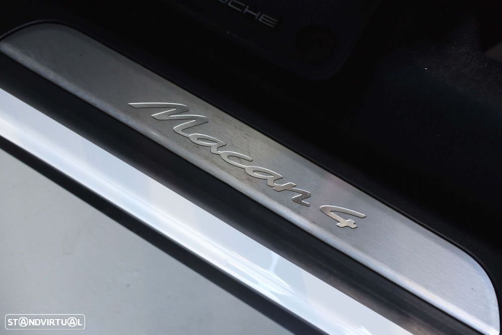 Porsche Macan Electric 4 - 20