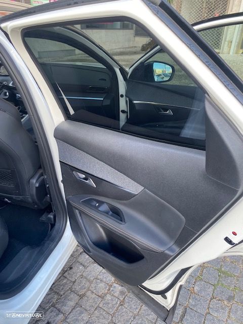 Peugeot 3008 1.5 BlueHDi GT EAT8 - 12