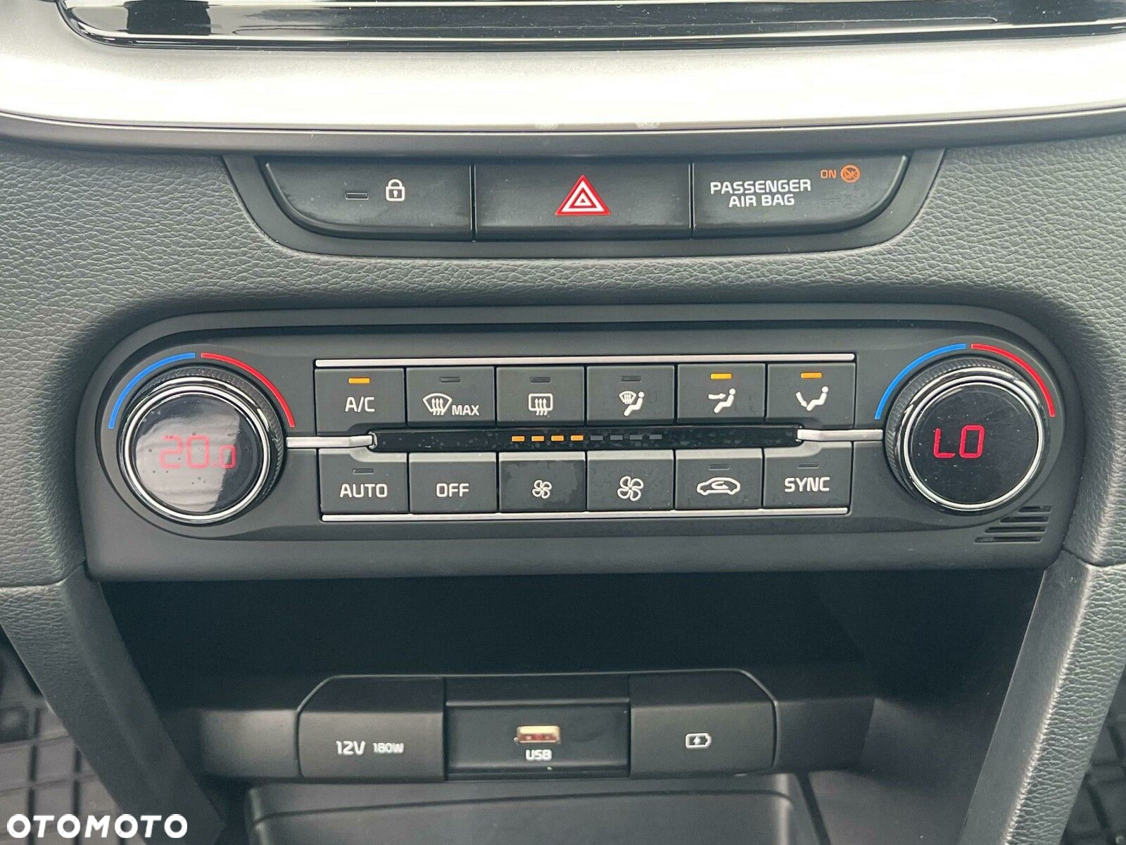 Kia Ceed - 12