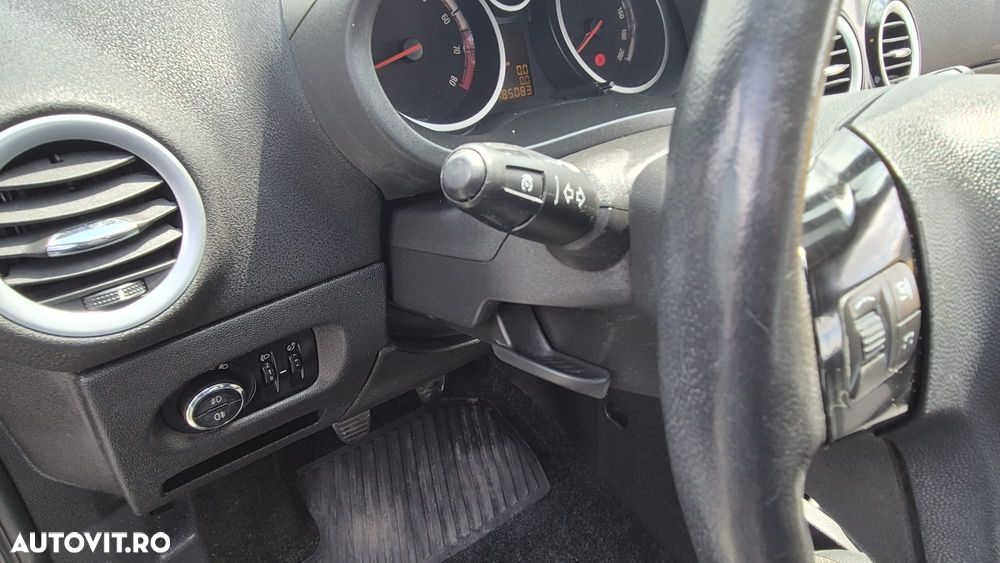 Opel Corsa 1.4 16V Innovation - 12