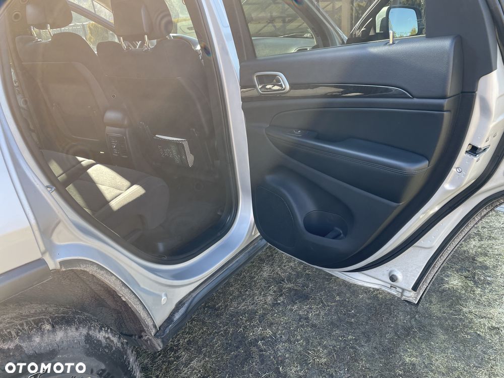 Jeep Grand Cherokee - 27