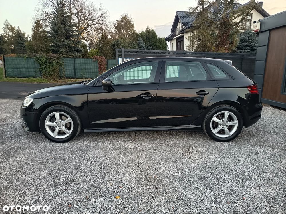 Audi A3 Sportback 1.6 TDI ultra Attraction - 4