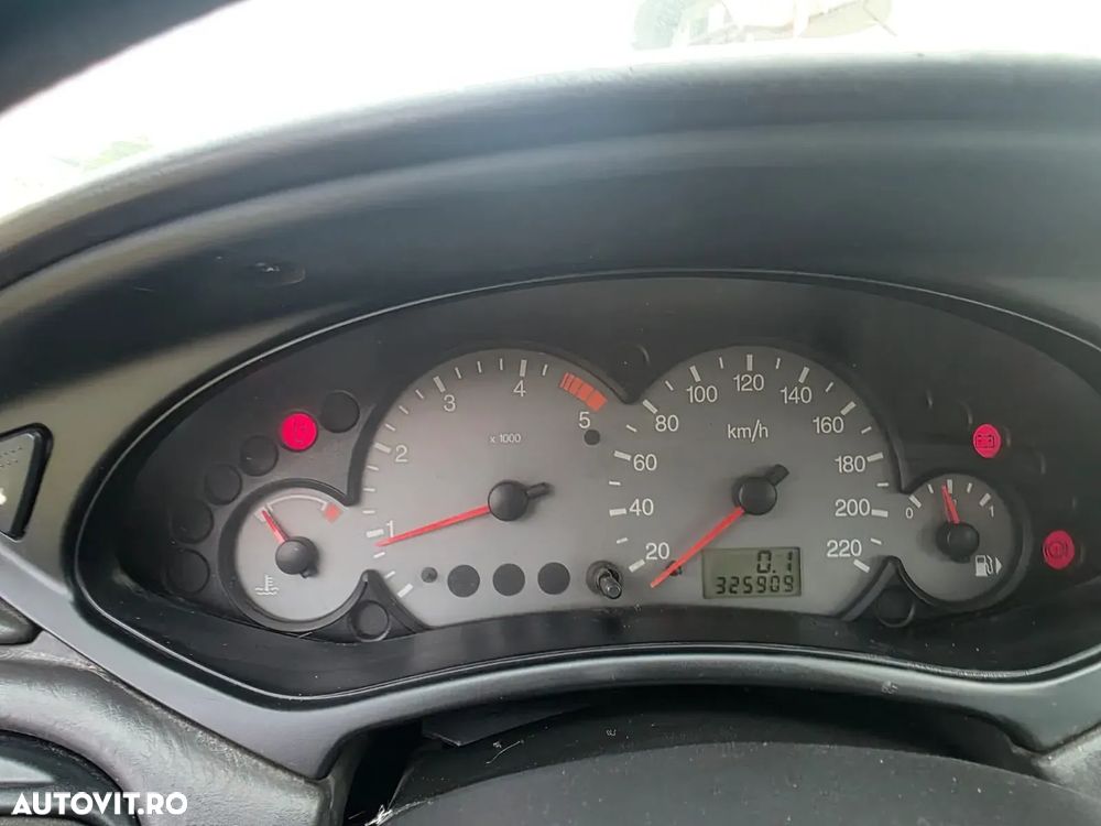 Ford Focus 1.8TDCi Ghia - 14