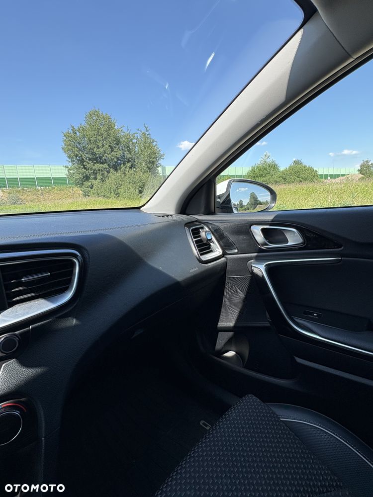 Kia Ceed 1.4 L - 8