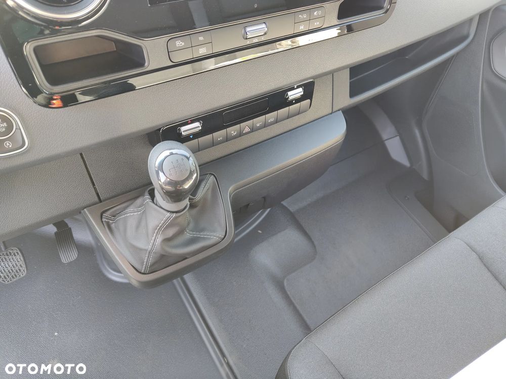 Mercedes-Benz Sprinter - 15