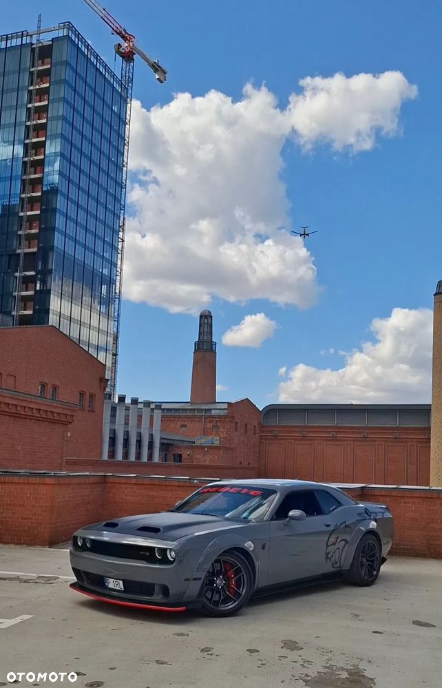 Dodge Challenger - 10