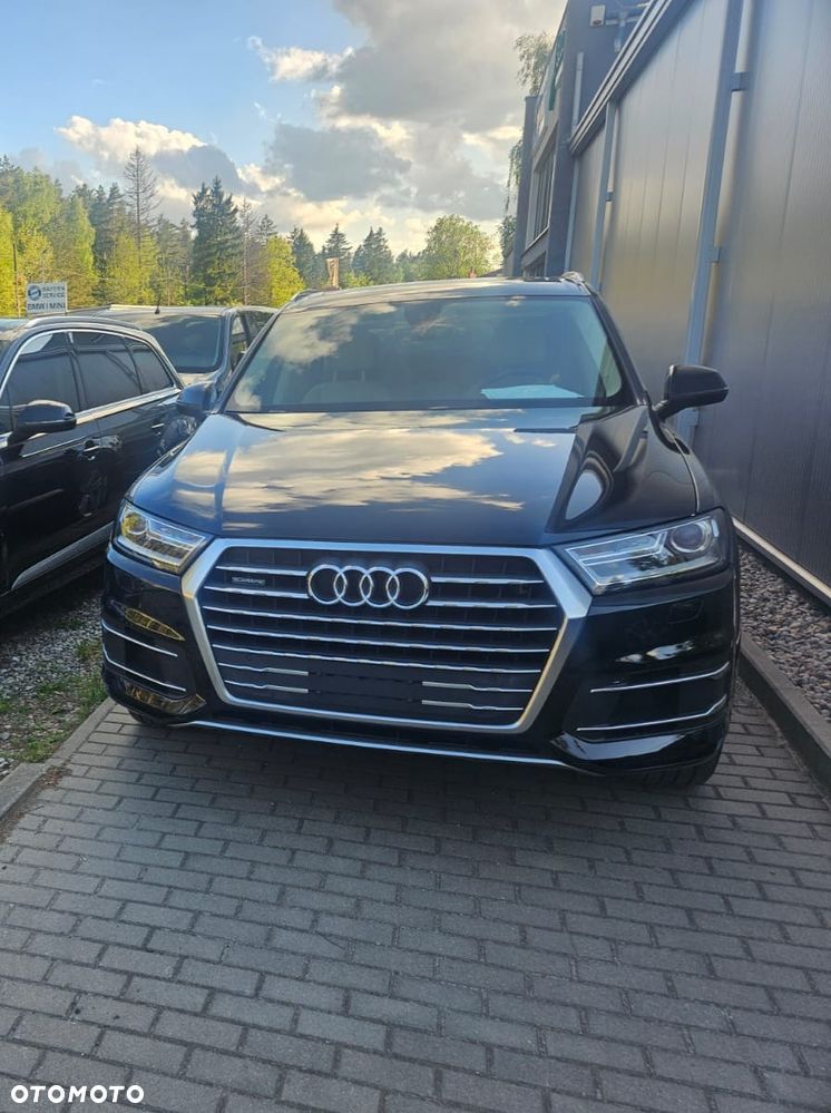 Audi Q7 - 1