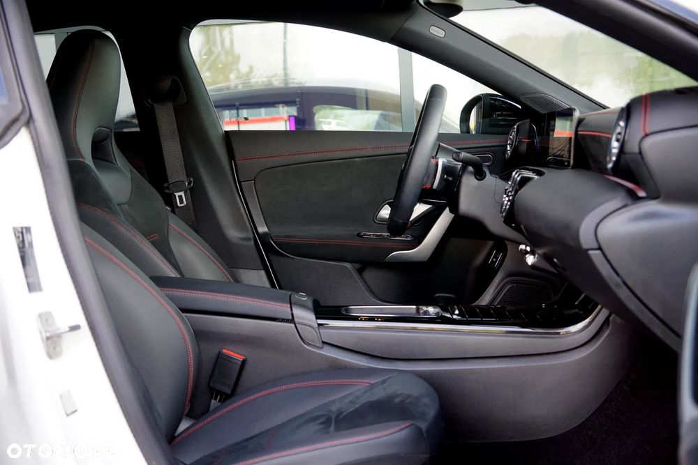 Mercedes-Benz CLA 180 mHEV AMG Line 7G-DCT - 23