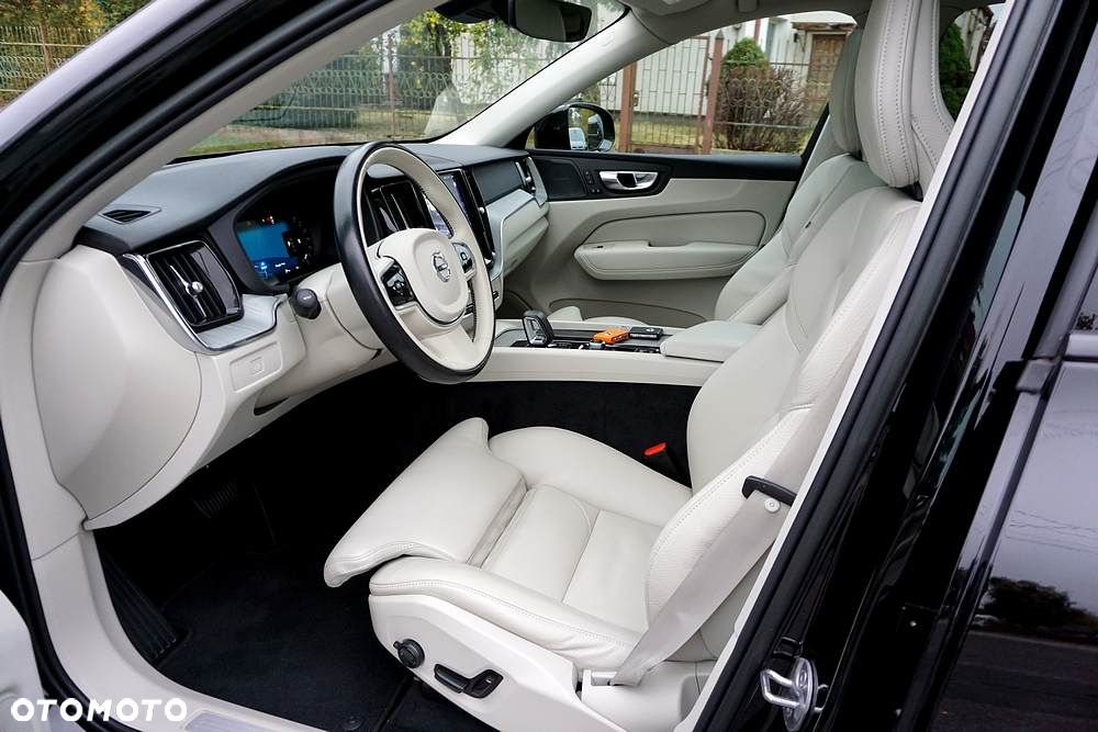Volvo XC 60 B4 D Plus Dark - 19