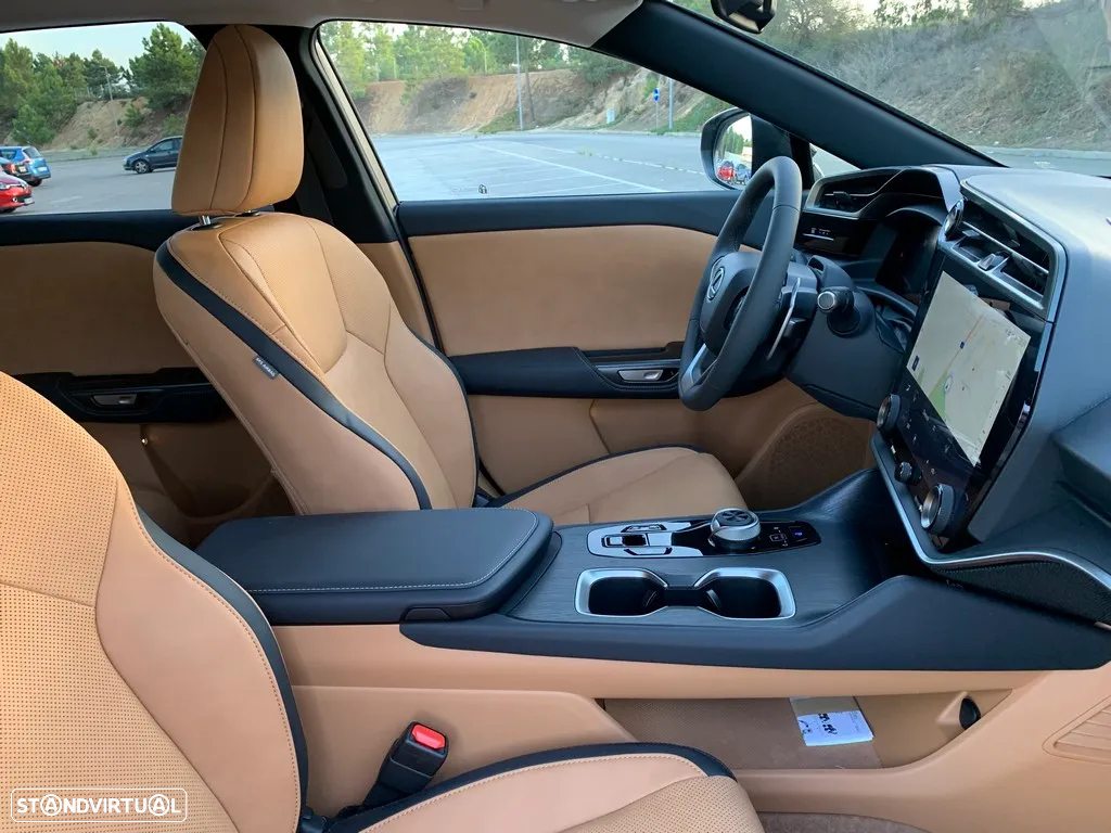 Lexus RZ 450e Executive Plus - 30