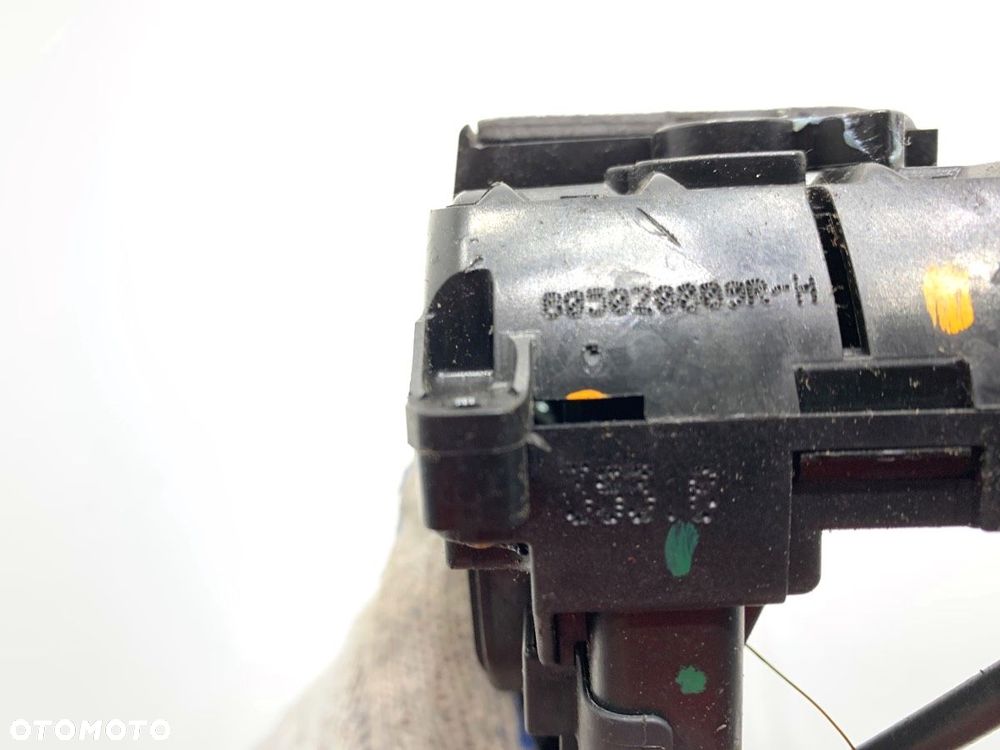 ZAMEK DRZWI PRAWY PRZÓD  RENAULT MASTER III Autobus (JV) 2011 - 2022 2.3 dCi 170 FWD (JV0L) 125 kW - 5