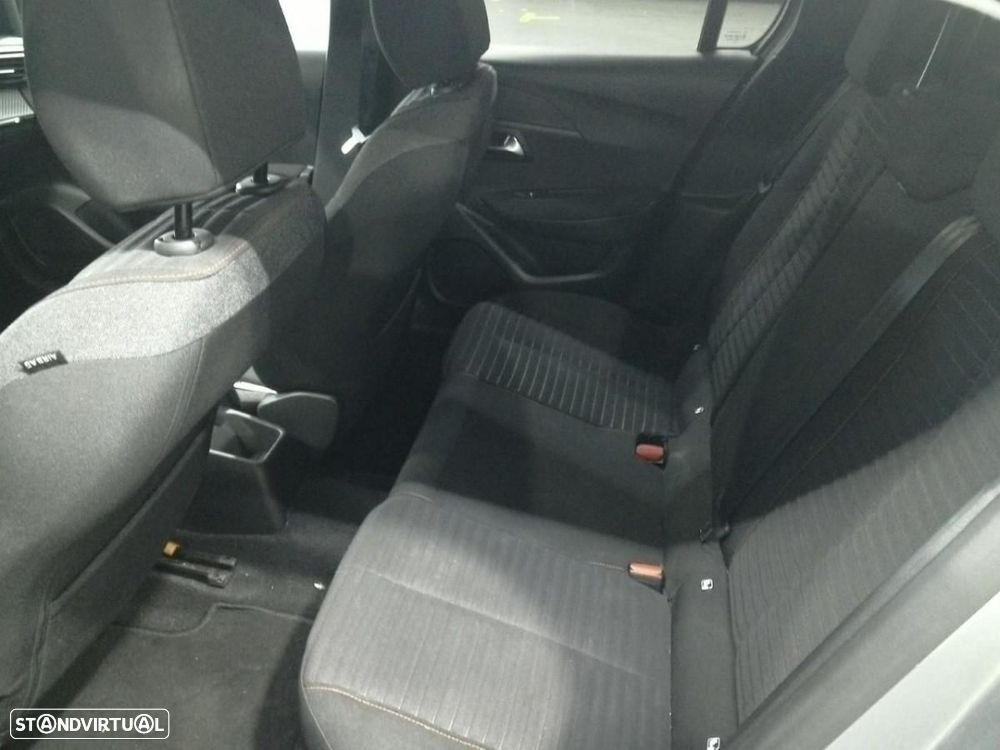 Peugeot 208 - 4