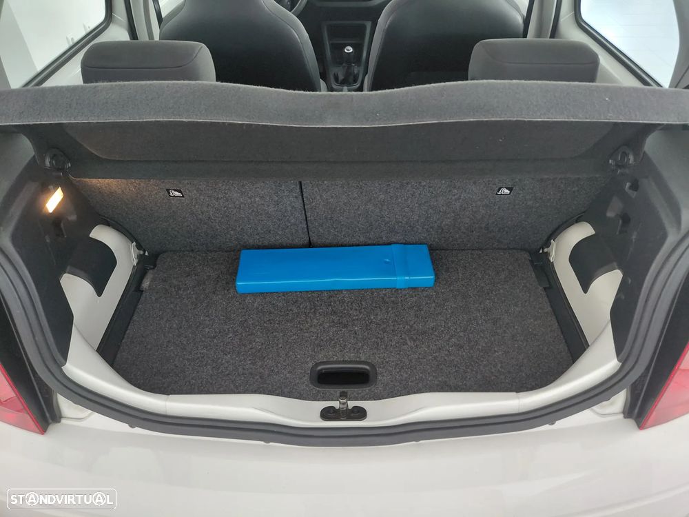 VW Up! 1.0 BlueMotion Move - 27