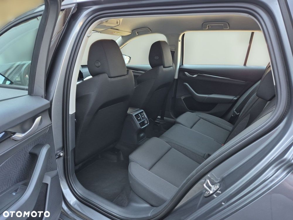 Skoda Octavia 2.0 TDI Edition 130 Essence DSG - 13
